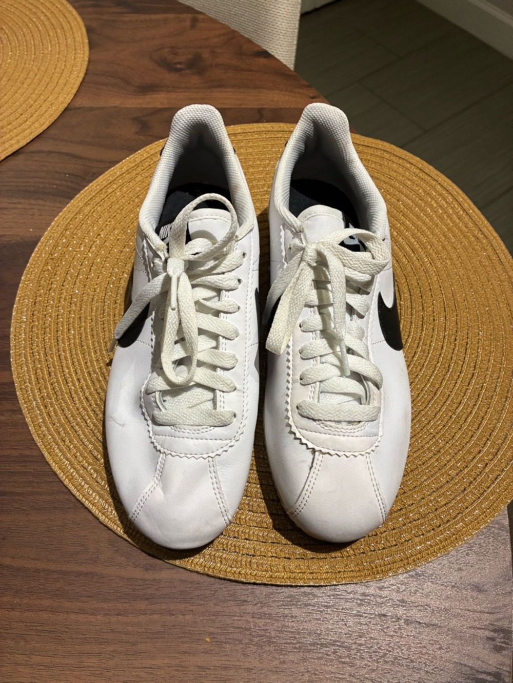 Nike White Leather Sneakers with Black Swoosh
